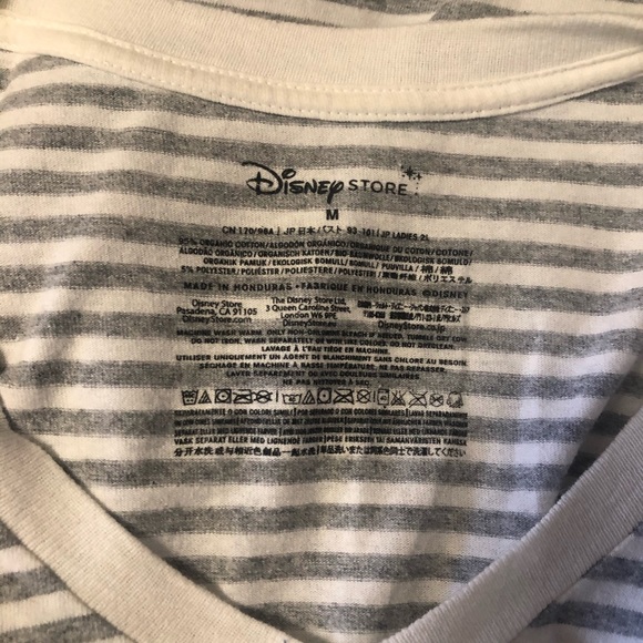 🌻 2 for $20 🌻 Disney Mickey Mouse Love T-shirt - Picture 3 of 3